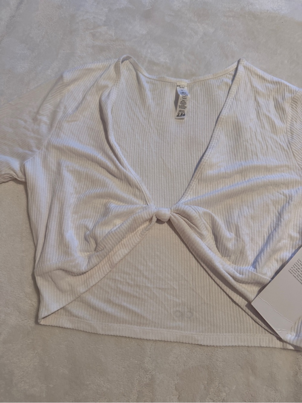 NWT ALO Yoga Ribbed Knotty Short Sleeve Crop Top White - Picture 6 of 8